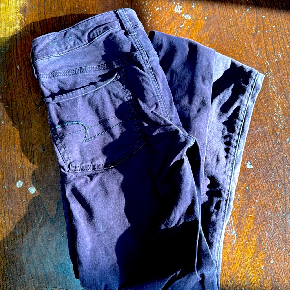 Used in great shape AE burgundy super stretch jeggings